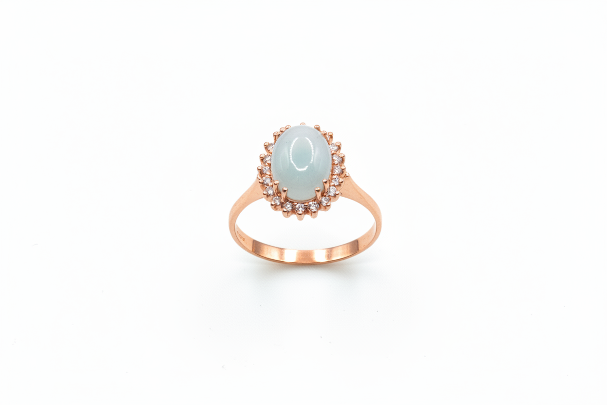 Anello con Pietra di Latte Materno a forma Ovale e Giro di Diamanti in Oro Rosa 18 Carati